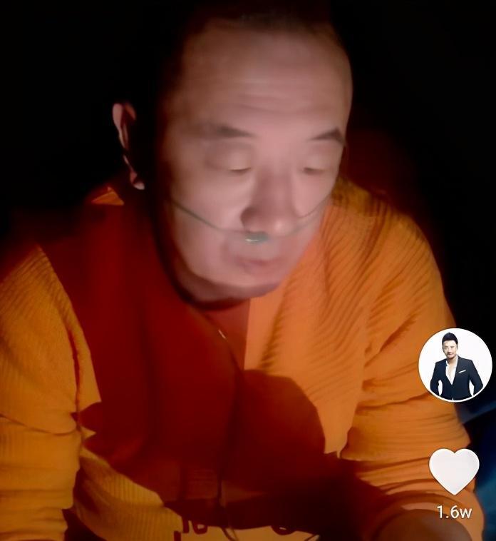 黄海波|黄海波表演课堂曝光，与女生面对面眼神直勾勾，男同学听课得歪头