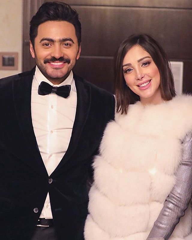 离婚|埃及流行音乐巨星的妻子公开宣布与其离婚 并透露两人分居已久