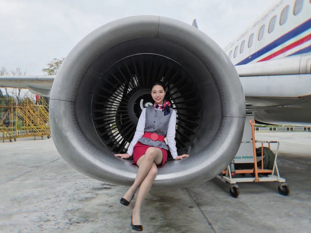 春秋航空空姐吕晓秋:坚持做自己,不用过度在意他人眼光