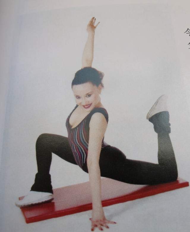 健美皇后41岁因病去世5年后享正军职待遇的父亲也郁郁而终