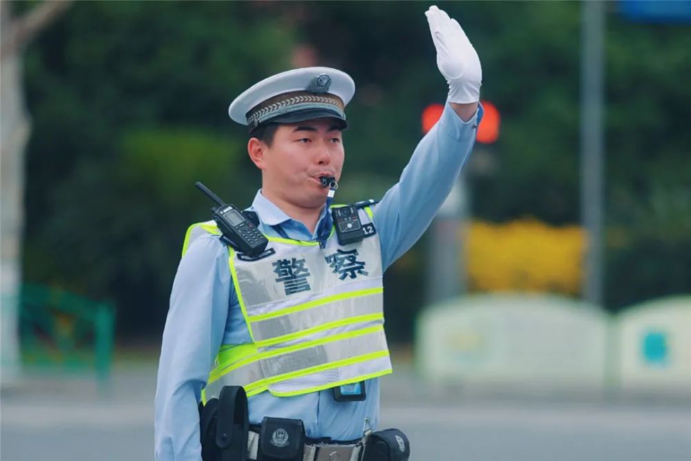 上海交警系统这个标兵评选活动正在进行快投16号这位崇明交警
