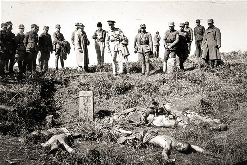 经过2天的血战,日寇退到了岳阳郊区.