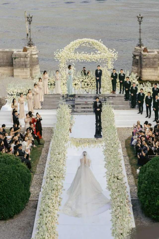 谢霆锋|谢霆锋对她一见钟情，陈冠希为追她戒烟，今美若天仙成百亿阔太