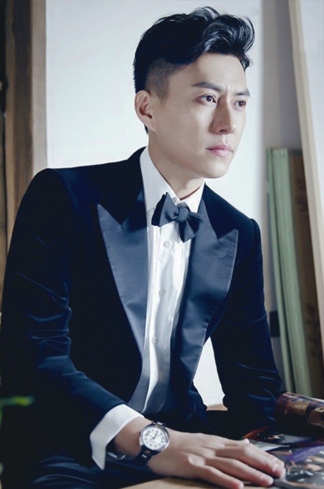 靳东|50岁大妈称与靳东失散18年，还怀了他的孩子，为找靳东竟然打110