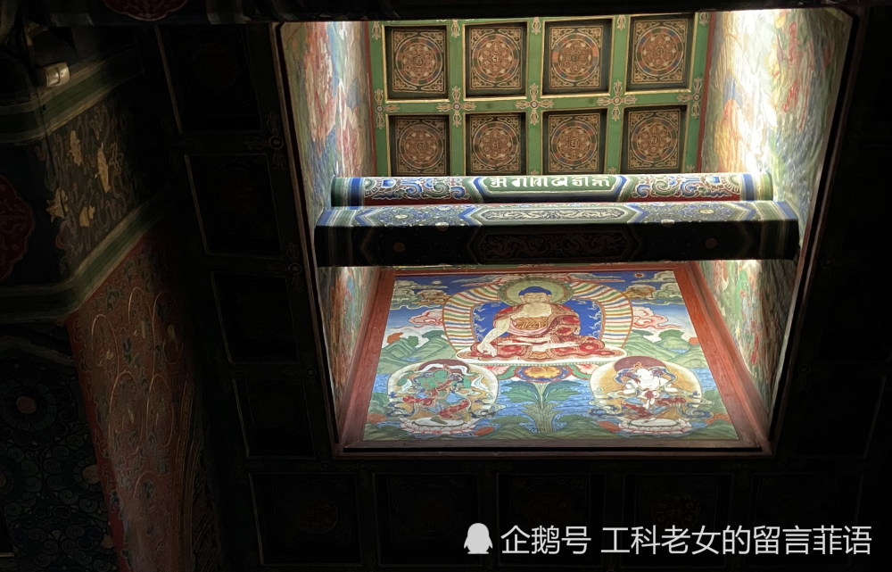雍和宫|雍和宫之一缕夕阳照进佛堂