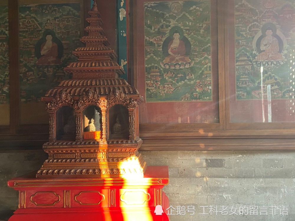 雍和宫|雍和宫之一缕夕阳照进佛堂