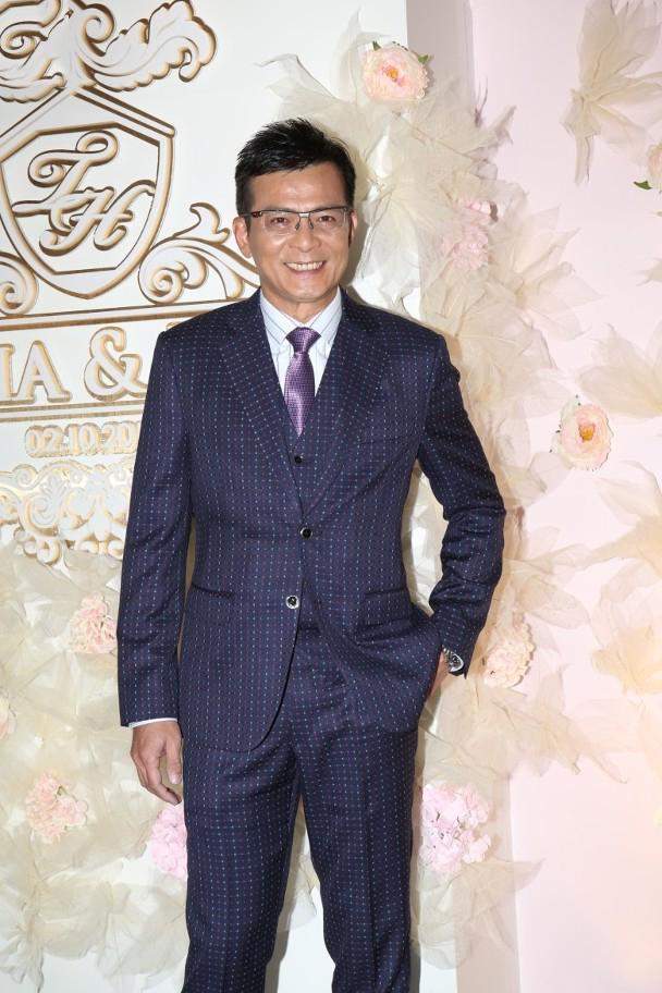 黄日华痛失爱妻一度想自杀曾躲厕所抽20根烟称就像在等死