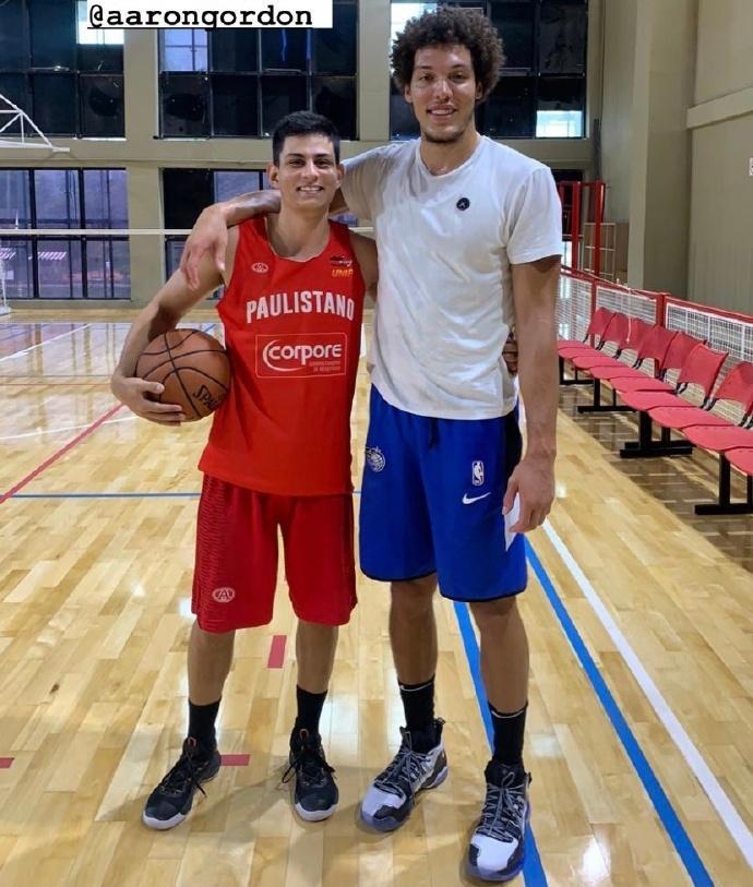 阿隆戈登1代曝光!中底5层结构,还有两个版本,361度回来了