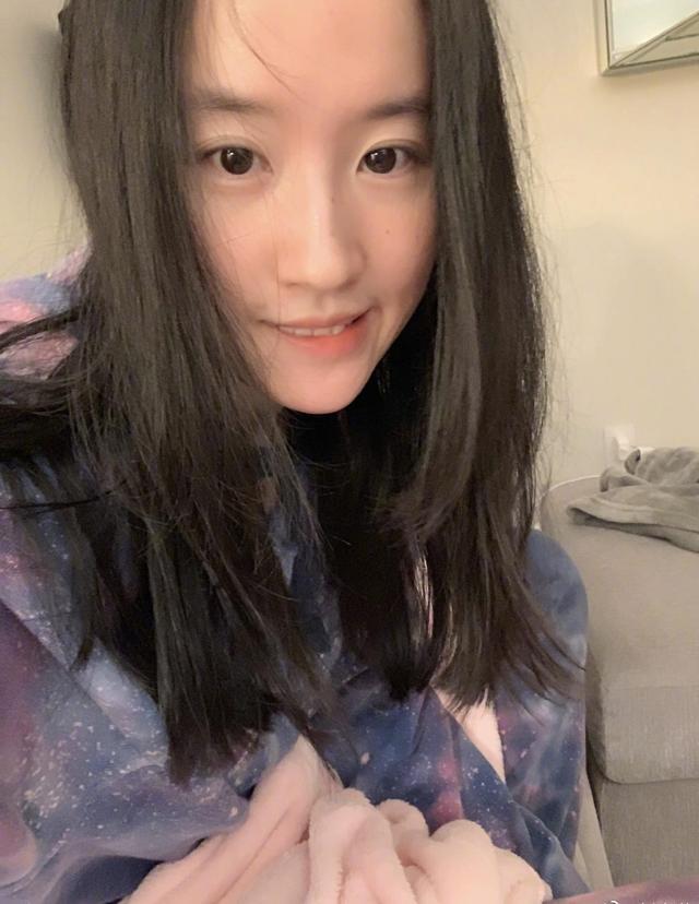 刘亦菲|刘亦菲回国隔离结束，戴墨镜口罩挡脸，网友：口罩也挡不住美貌