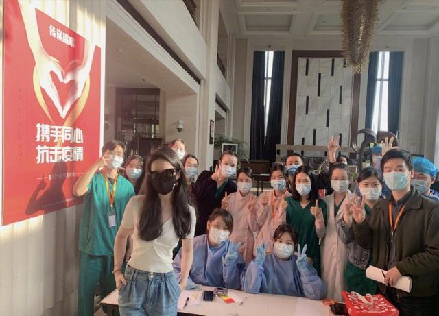 刘亦菲|刘亦菲回国隔离结束，戴墨镜口罩挡脸，网友：口罩也挡不住美貌