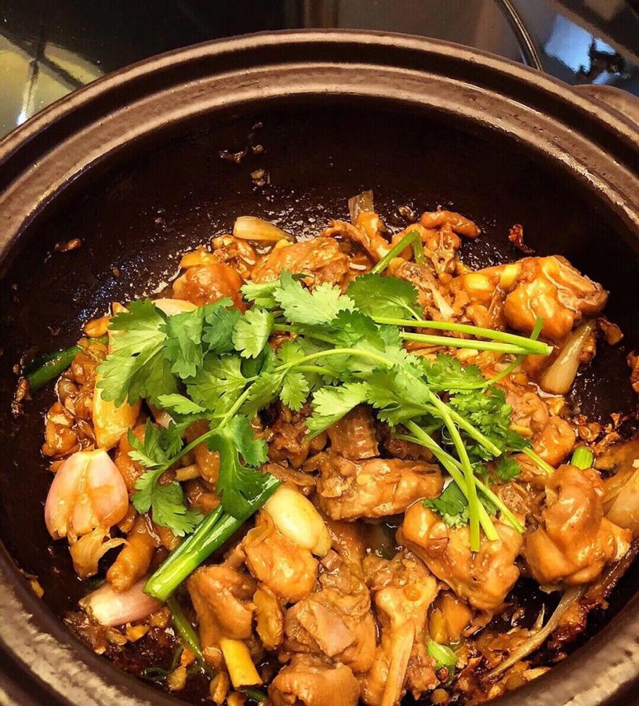 不加一滴水做出下饭粤菜,十分钟出锅啫啫鸡煲,口感嫩滑好吃又满足