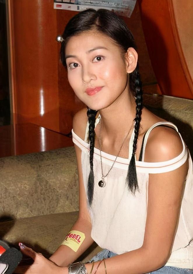 "艾莉"李彩桦离婚,与富商认识半年就闪婚,离婚原因让人深思_腾讯新闻