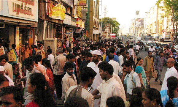 |一男子不吃饭菜只吃“砖头”，连续吃20年，砖头都能盖一栋别墅