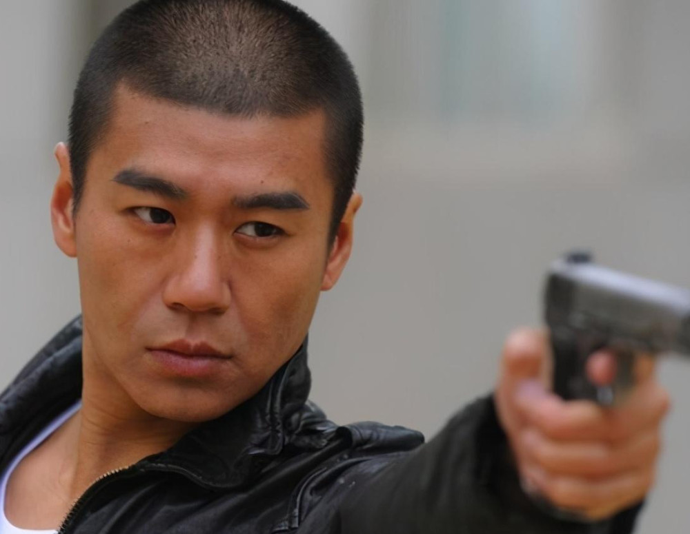 跑了10年龙套,搭档吴京走红,为爱暴瘦54斤,39岁年轻帅气