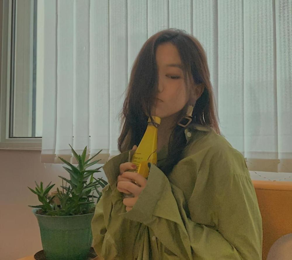 王菲|被传和谢霆锋分手，王菲露面从头包到脚疾走，身上挂件成焦点