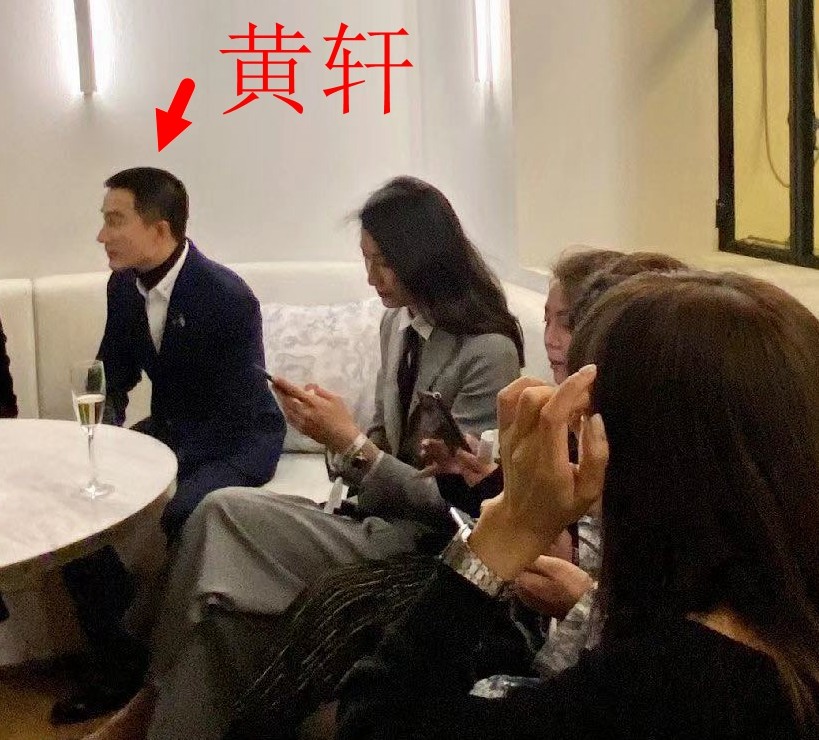 王思聪|王思聪逛艺术展像去超市买菜，直接订购了村上隆作品就走人