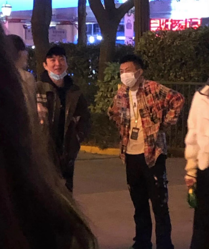 王思聪|王思聪逛艺术展像去超市买菜，直接订购了村上隆作品就走人