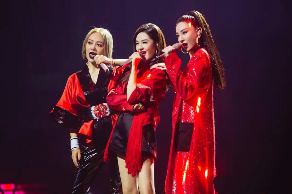 乘风破浪的姐姐|李小璐接替陈好加盟《浪姐2》，出单曲展示才华，却曝光真实水平