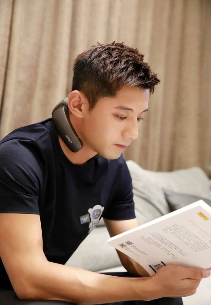 张继科|《隐秘而伟大》热播，金晨演技被称赞！与张继科约会遭调侃：就地拜把子吧！