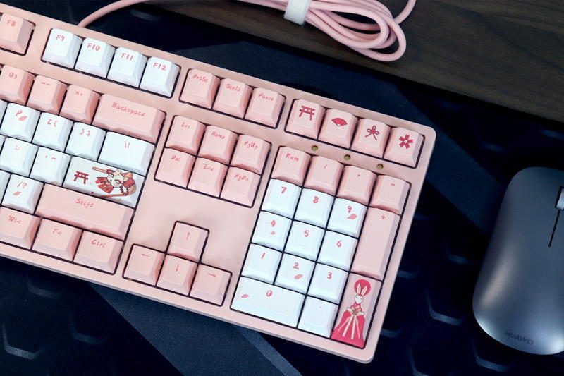 粉萌少女心pbt樱桃红轴ikbc白无垢樱花定制版机械键盘体验