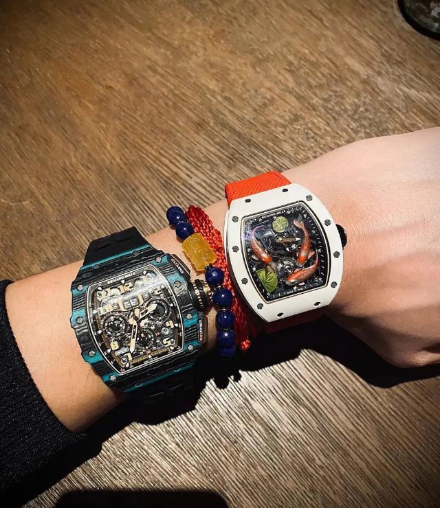 黄子韬|黄子韬再秀私人飞机，躺在专属床位上超舒适，内部富丽堂皇如宫殿