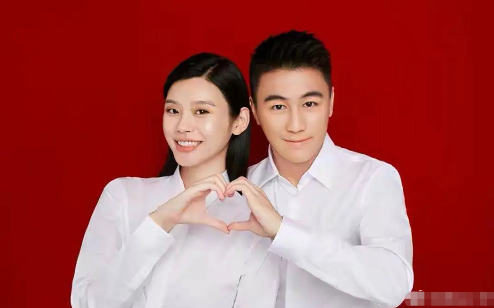 何超莲|女友硕士毕业窦骁发文炫耀，何超莲高情商回应二人经济悬殊大