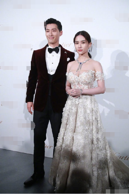 何超莲|女友硕士毕业窦骁发文炫耀，何超莲高情商回应二人经济悬殊大