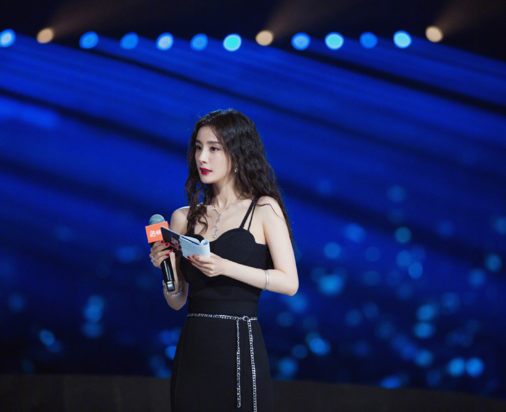 赵丽颖|杨幂对赵丽颖实绩对比图走红，杨幂明显获胜，但赵丽颖存货更多