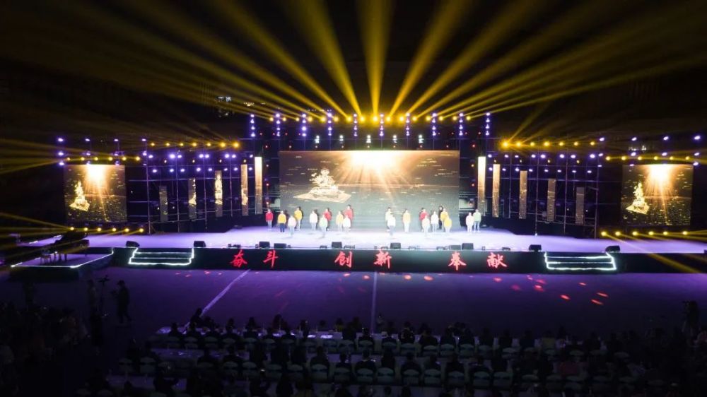 专刊泸职院炫青春新花怒放2020迎新晚会