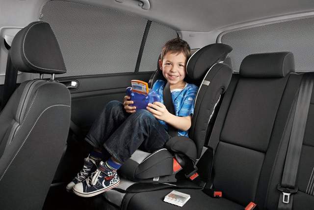 韩红|21年前韩红收养的“天亮了男孩”已长大，酷似吴亦凡，热心公益