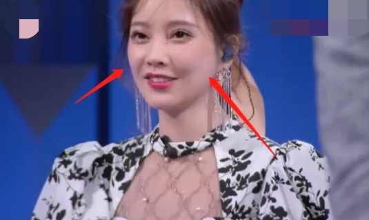 冯提莫|冯提莫转型成功，参加《我们的歌》获赞，网友称状态太奇怪了