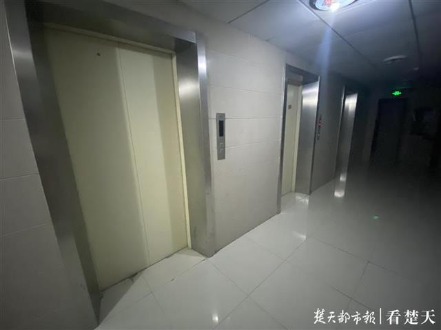 小区电梯总坏,业主回家不便,开发商称正在逐步检修