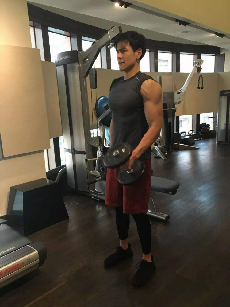 怎么练出彭于晏那样的身材注重3个部位肌群你也能拥有好身材