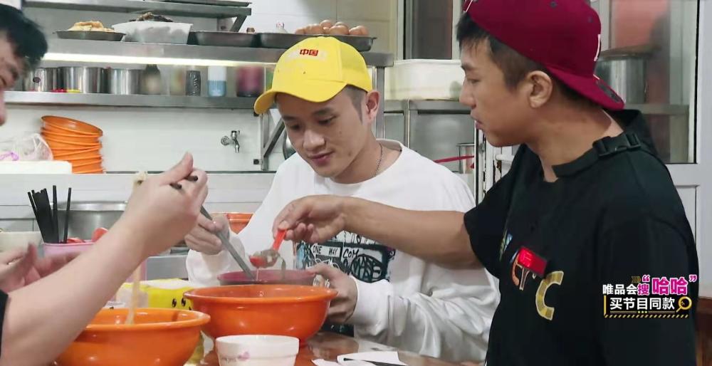 邓超|《五哈》细节见人品，邓超与小王同吃一碗面，下意识的举动很圈粉