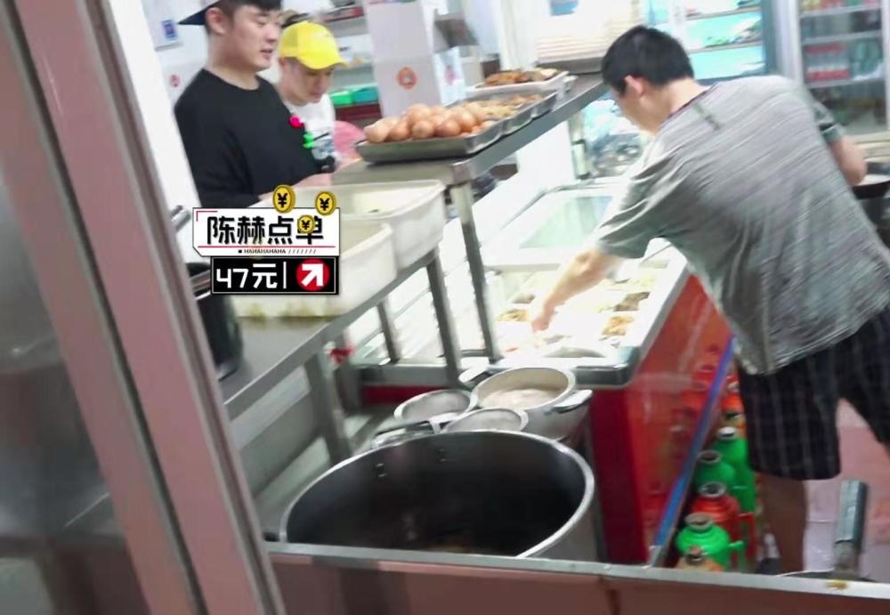 邓超|《五哈》细节见人品，邓超与小王同吃一碗面，下意识的举动很圈粉