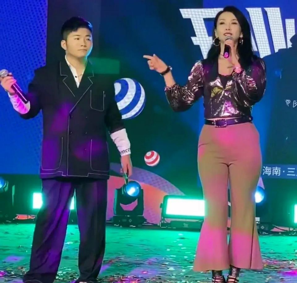 王蓉签约白小白,音乐人的新兴求存之路?