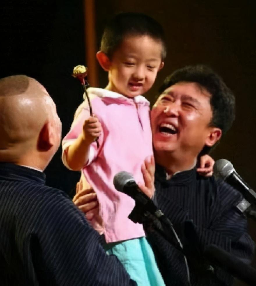 于谦二儿子罕见曝光小小年纪马术赛获奖大儿子半岁拜师郭德纲