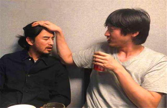 俗语|民间俗语：“男怕摸头，女怕摸腰”是啥意思？“摸了”会怎样？