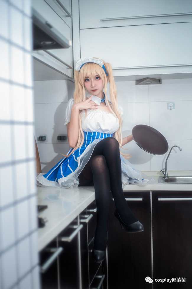 cos:路人女主,金黄色长发的女仆英梨梨