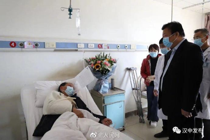 陕西5名干部扶贫返程遇交通事故 1人殉职4人受伤