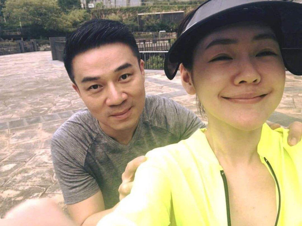 小s|小S 喝醉酒后，自我安慰却一脸忧伤，从小被大S嫌弃所以自卑