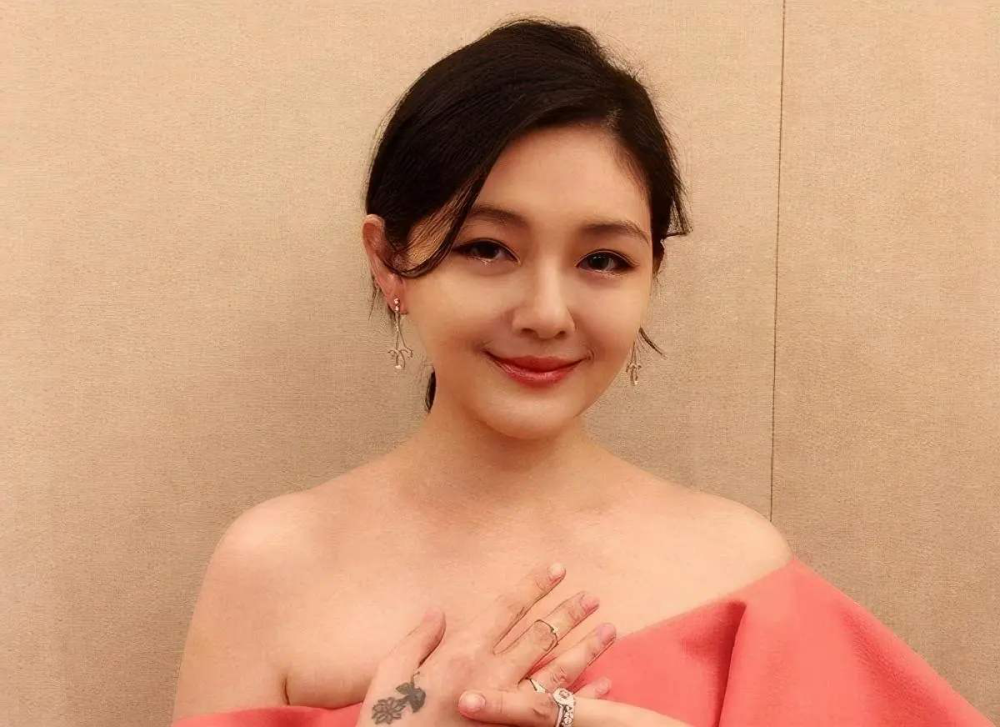 小s|小S 喝醉酒后，自我安慰却一脸忧伤，从小被大S嫌弃所以自卑