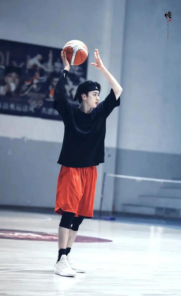 刘昊然|身高185的90后男演员，胡一天遭质疑，刘昊然有点意外