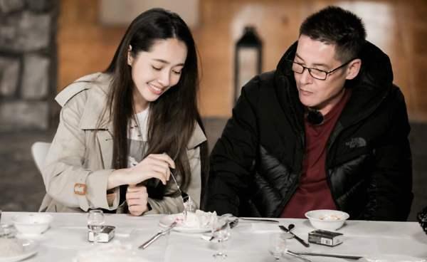 郭碧婷|郭碧婷出月子后带女儿回娘家调养，郭爸爸晒照曝光外孙女保健品