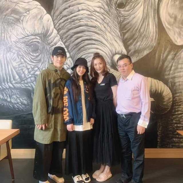 郭碧婷|郭碧婷出月子后带女儿回娘家调养，郭爸爸晒照曝光外孙女保健品