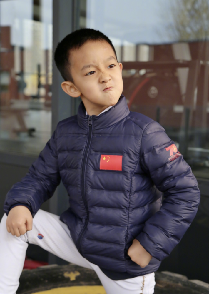 于谦|于谦首次曝光7岁二儿子，7年前曾澄清二婚，俩少爷拜郭德纲为师