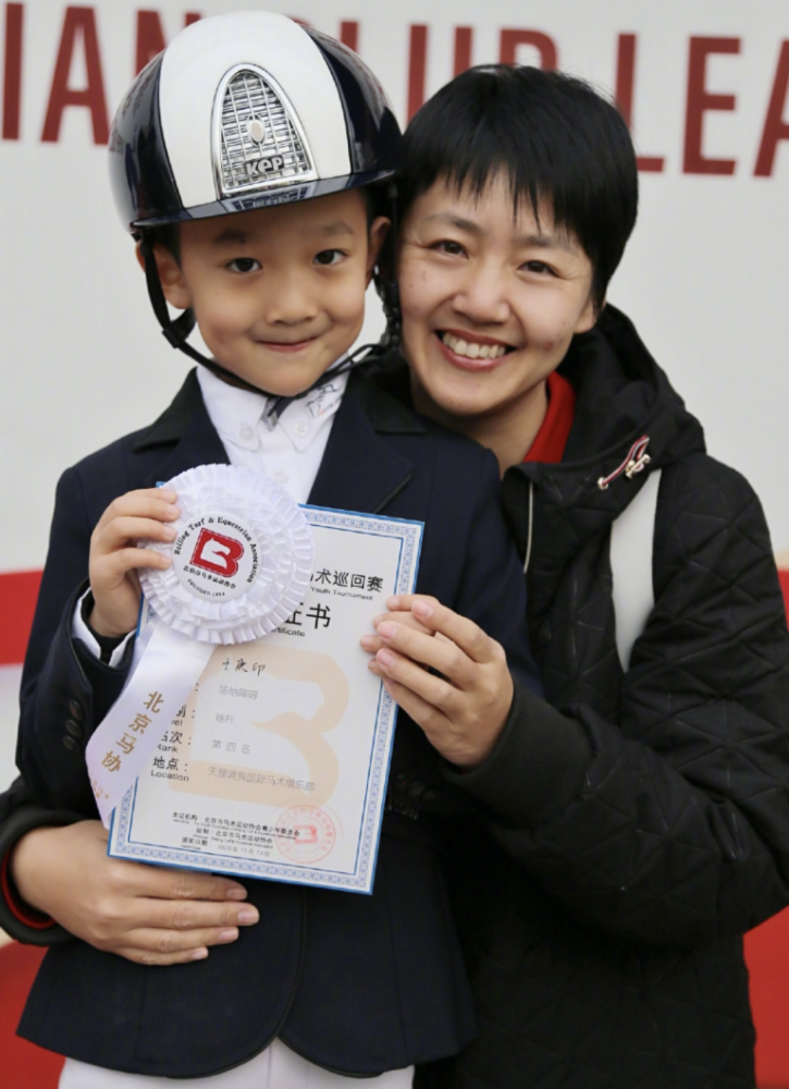 于谦|于谦首次曝光7岁二儿子，7年前曾澄清二婚，俩少爷拜郭德纲为师