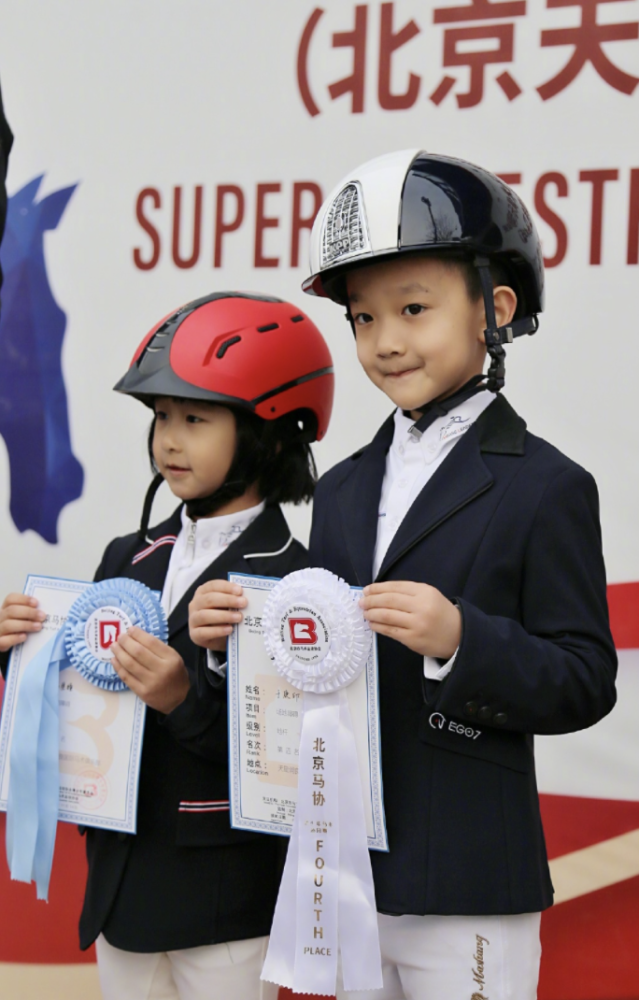 于谦|于谦首次曝光7岁二儿子，7年前曾澄清二婚，俩少爷拜郭德纲为师