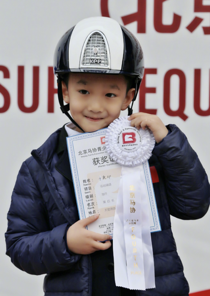 于谦|于谦首次曝光7岁二儿子，7年前曾澄清二婚，俩少爷拜郭德纲为师