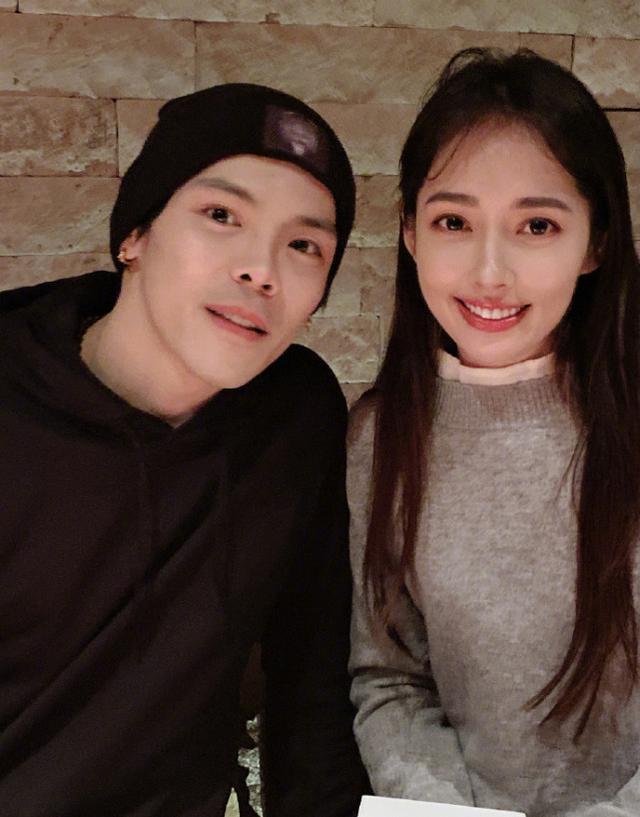 郭碧婷|郭碧婷出月子后带女儿回娘家调养，郭爸爸晒照曝光外孙女保健品